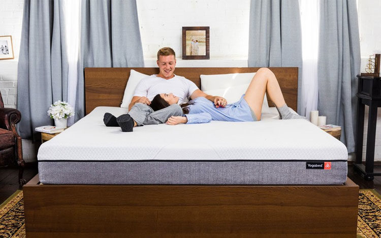 couple on yogabed mattress